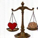 Ilustrație a integrității, cu o balanță perfect echilibrată și elemente de onestitate
